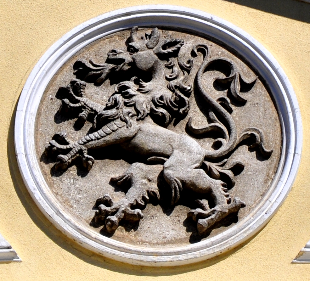Motiv grba dežele Štajerske na Splošni bolnišnici Brežice iz leta 1888. Foto: Aleksander Hribovšek, 2012.