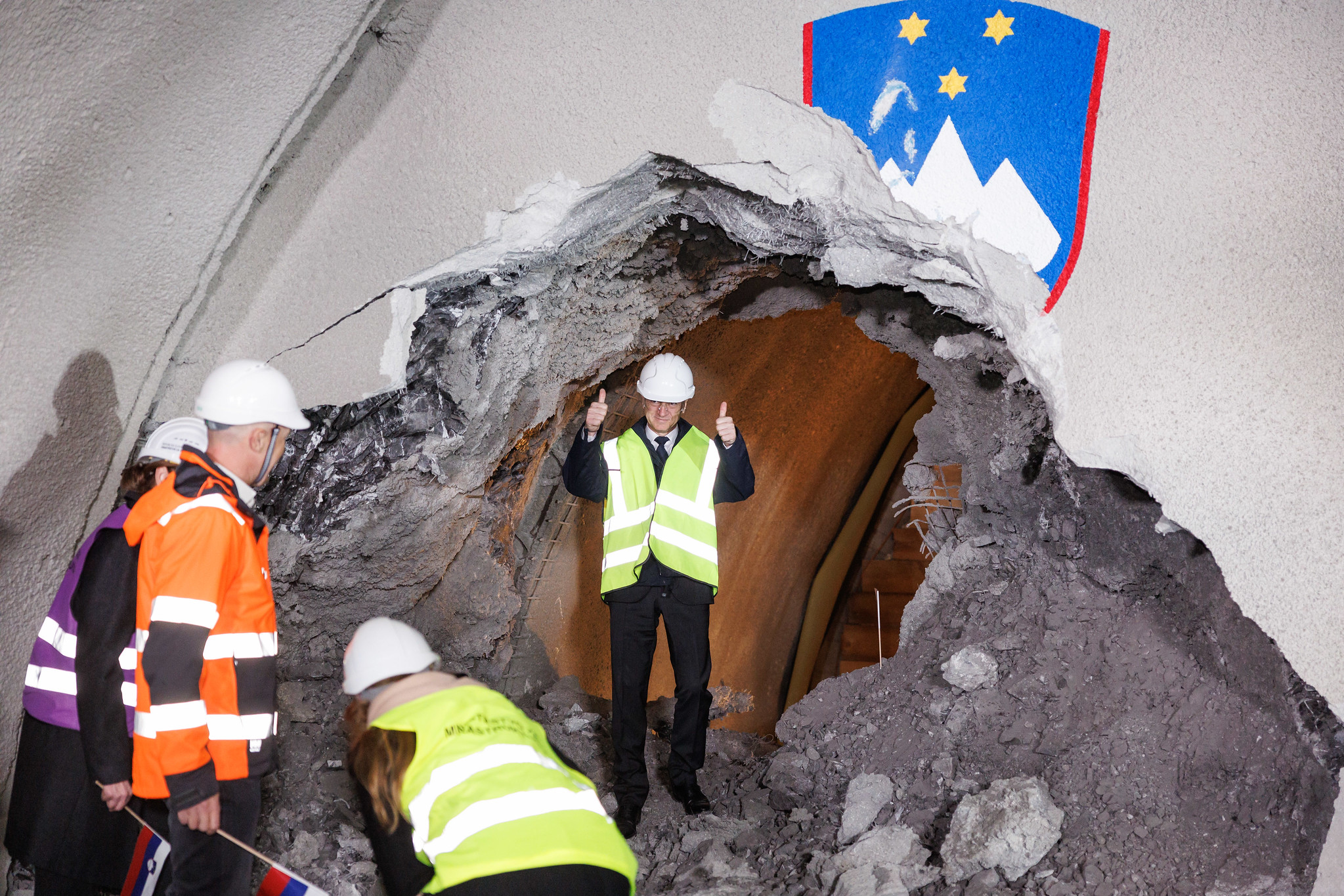 Protestno pismo zaradi uničenja grba Republike Slovenije